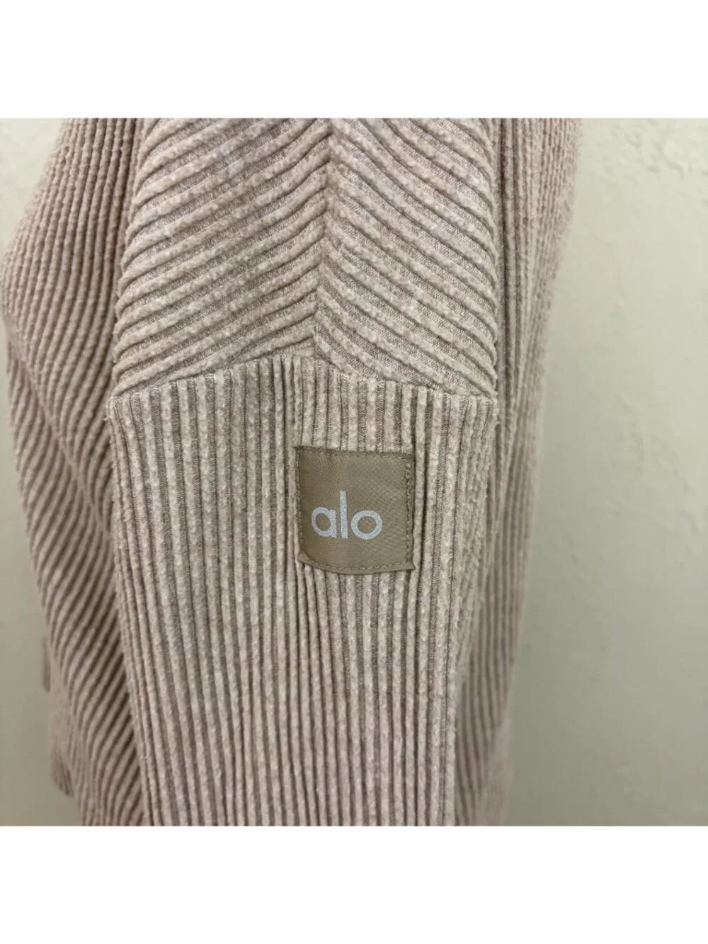 Alo Yoga Muse Ribbed V-Neck Pullover